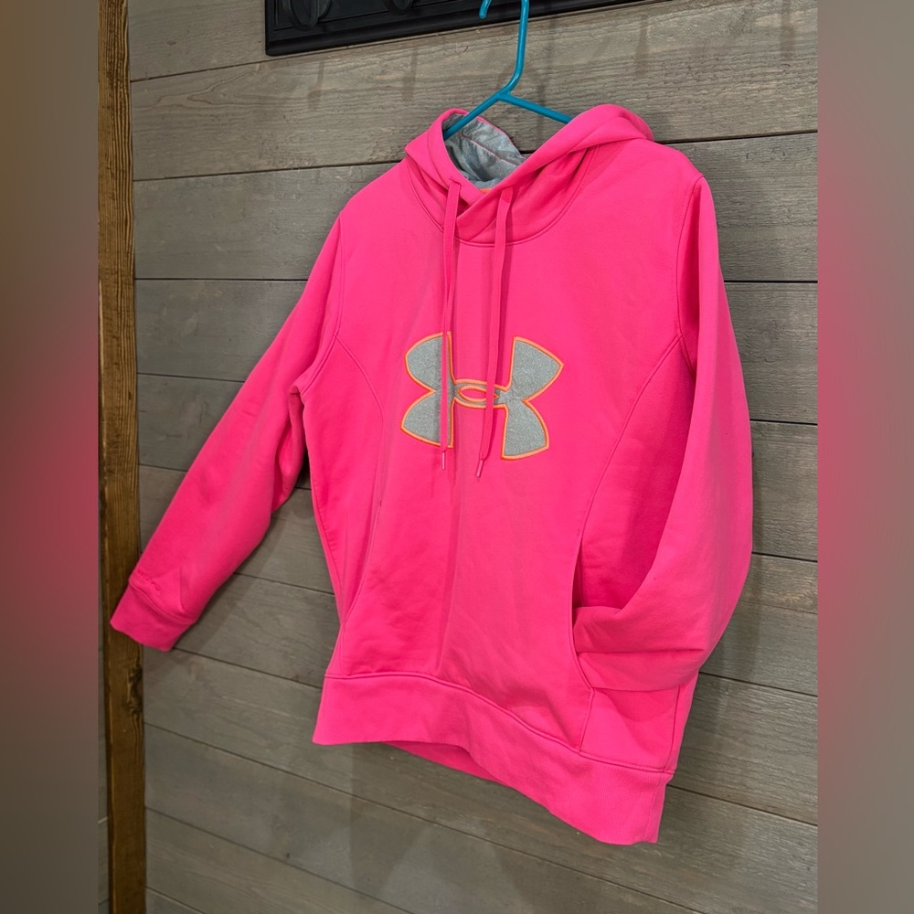 Under Armour Women’s Fuchsia Hoodie Size Large Semi Fitted Pullover